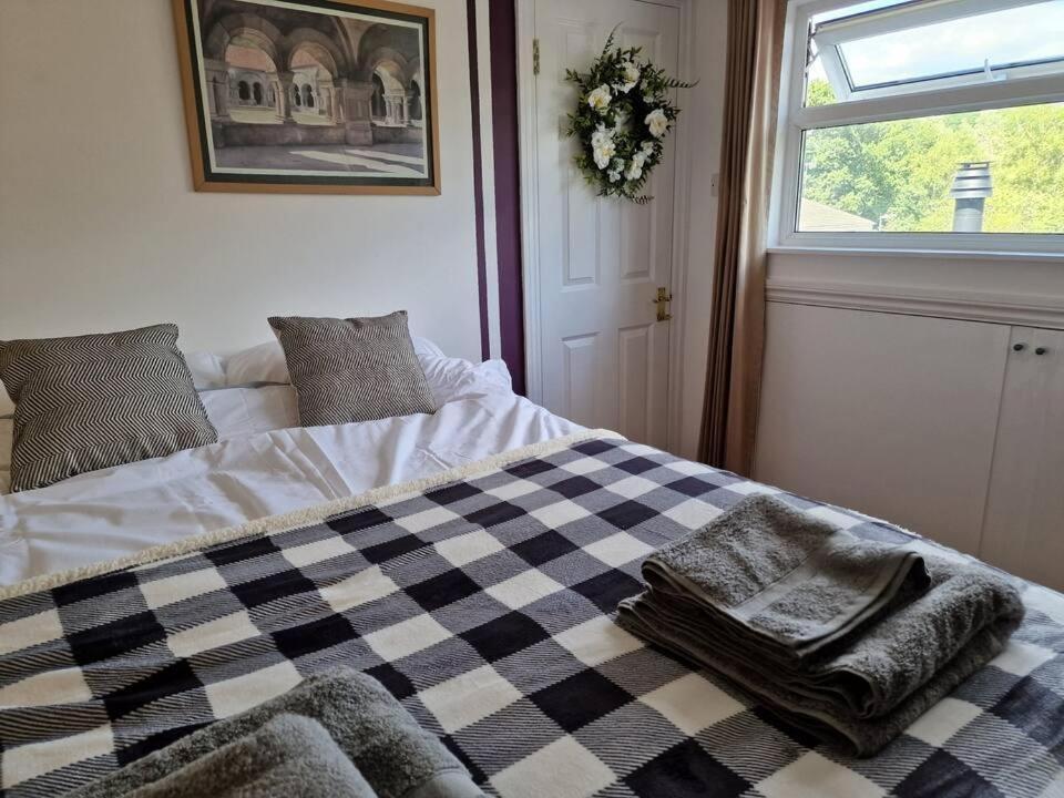 Lopez Home Crawley Ifield Екстер'єр фото