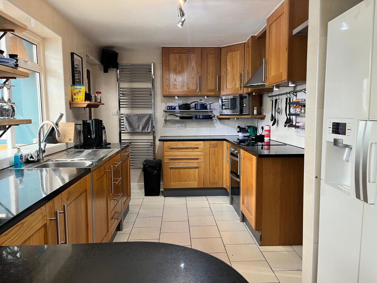 Lopez Home Crawley Ifield Екстер'єр фото